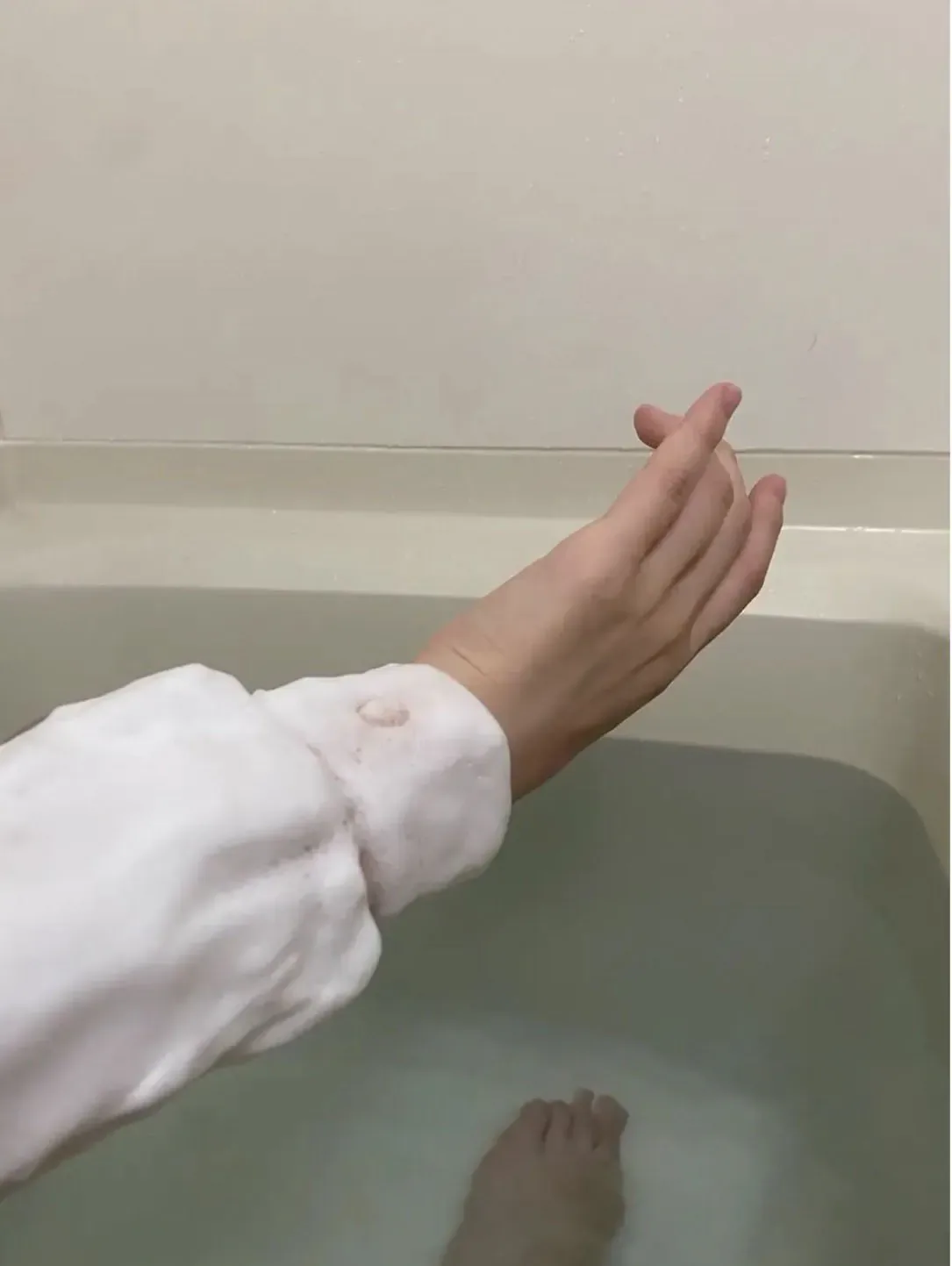화장실에서 발견한 뜻밖의 재능.jpg