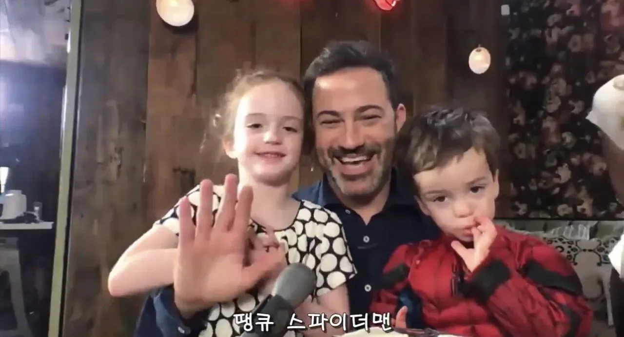방구석에서 지미키멜 아들 생일 축하해주는 톰 홀랜드.jpg