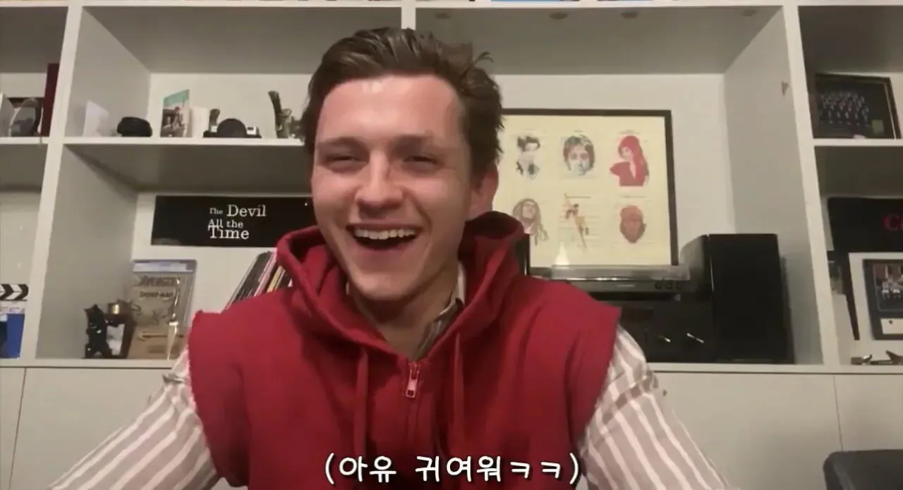 방구석에서 지미키멜 아들 생일 축하해주는 톰 홀랜드.jpg