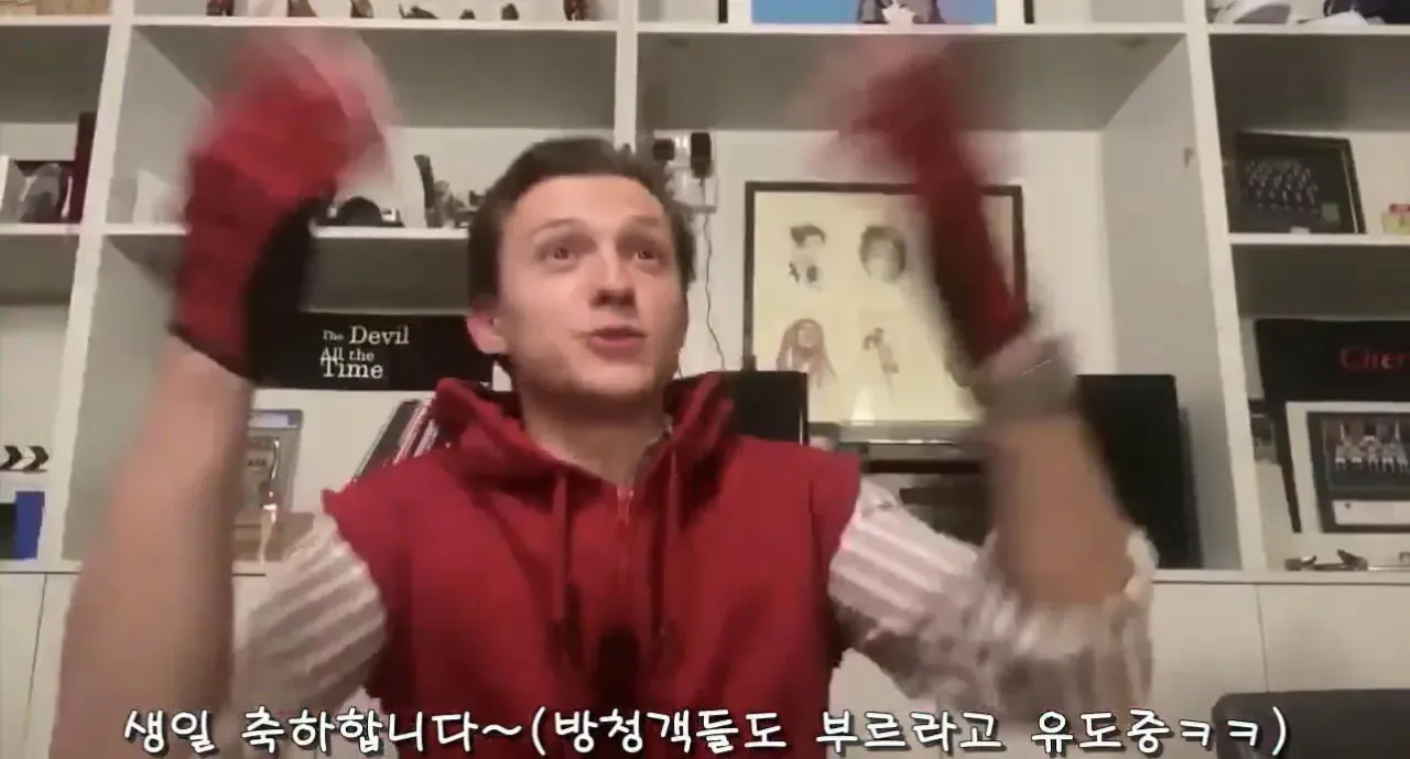 방구석에서 지미키멜 아들 생일 축하해주는 톰 홀랜드.jpg