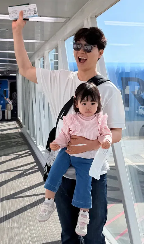 “내렸다 다시 탔다” 아니었다…박수홍, 기내서 연신 “죄송합니다”