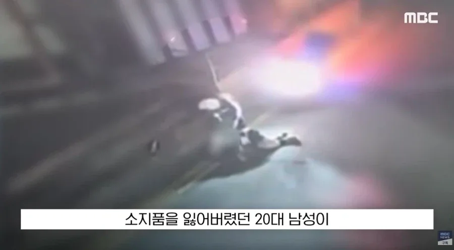 '야야 빨리 사복 갈아입어', 무심한 척 지나가더니..