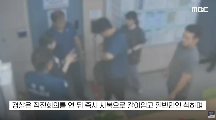 '야야 빨리 사복 갈아입어', 무심한 척 지나가더니..
