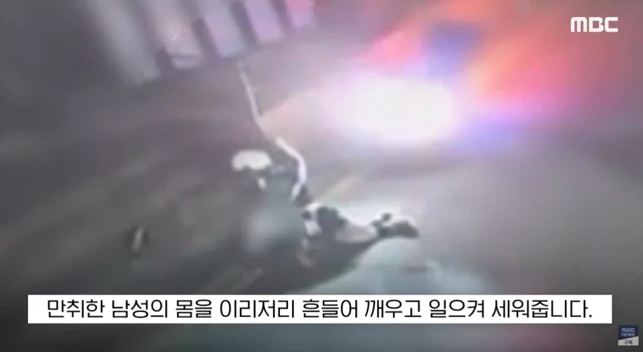 '야야 빨리 사복 갈아입어', 무심한 척 지나가더니..