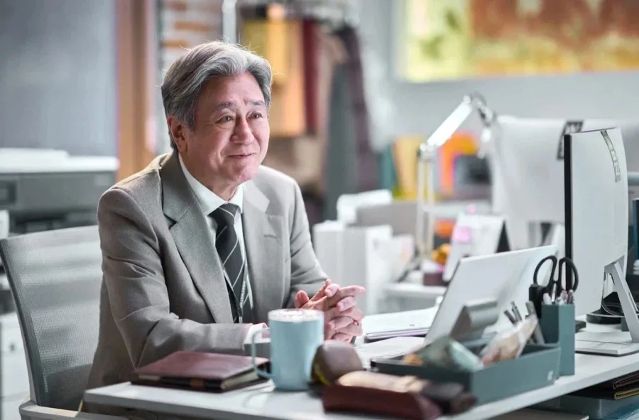 한국에서 리메이크 한 영화 인턴 최민식 스틸컷