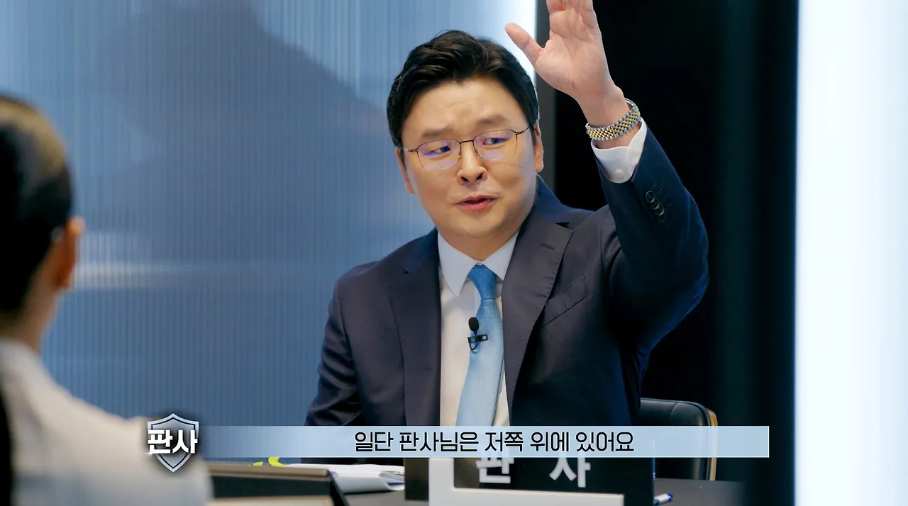 판사한테 기싸움 안 밀리는 여자 검사.jpg