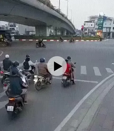 도로 위에서 바로 남친 갈아타는 여자