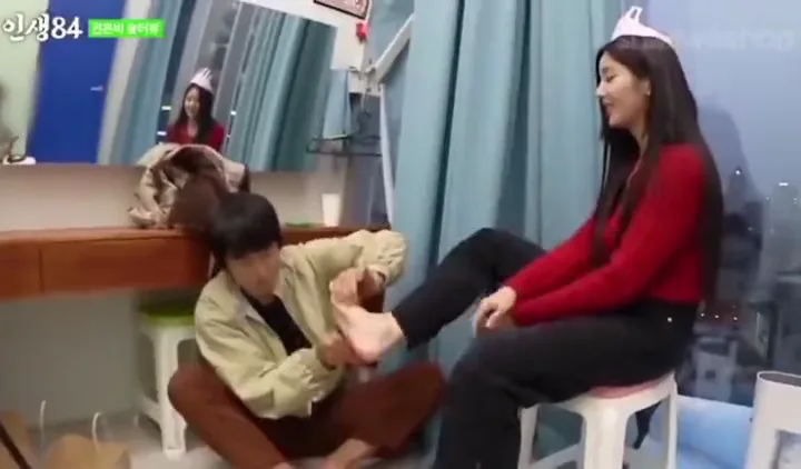 권은비 각질 밀어주는 기안 ㅋㅋㅋ