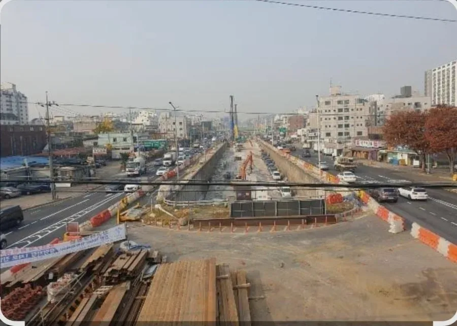 대한민국에서 제일 오래 걸리는 공사......jpg