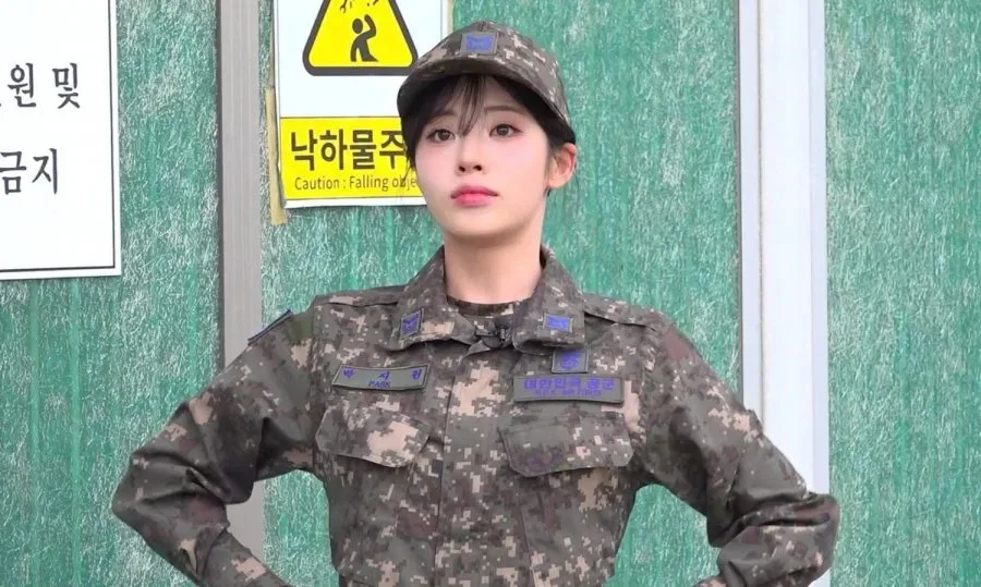 공군 조종사 한테 긁힌 걸그룹