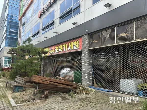 [사건 인사이드] 수원 호매실 마트 차량 추락, 운전 연습의 비극이었나
