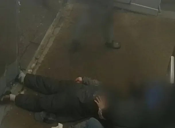 "재탕 음식 왜 줘요" 항의했다가…직원 머리에 망치 던진 치킨집 사장