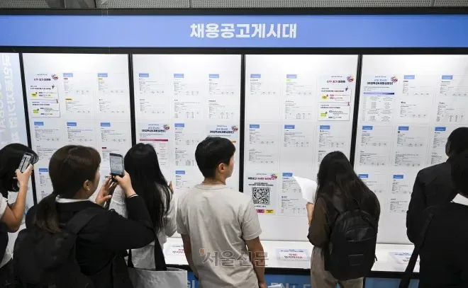 일도 구직도 않는 청년… 주말 6시간 미디어·게임