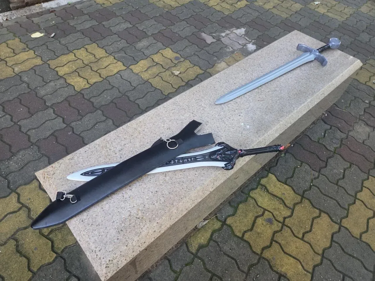 출근중인데 누가 칼을 잃어버렸나봐
