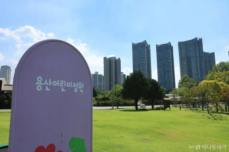 찬반 갈린 용산공원 주택공급…靑, 여론조사 추진