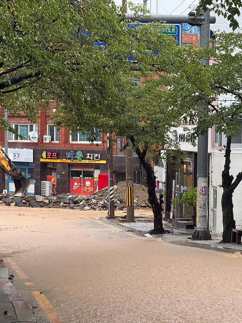 폭우로 도로가 무너진 통영 상황