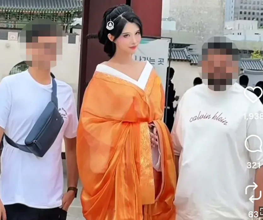 한푸 입고 경복궁 누비는 中인플루언서…“한복 오해 우려”