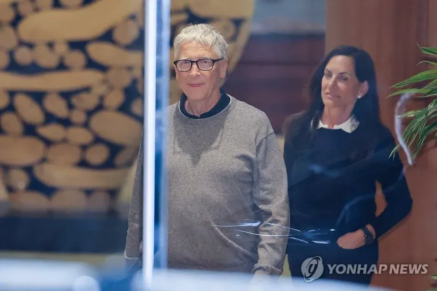 [속보] 빌 게이츠 1년 만에 방한…정·재계와 SMR 협력 논의 예정