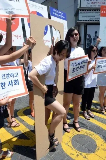 눈치없는 여자.jpg
