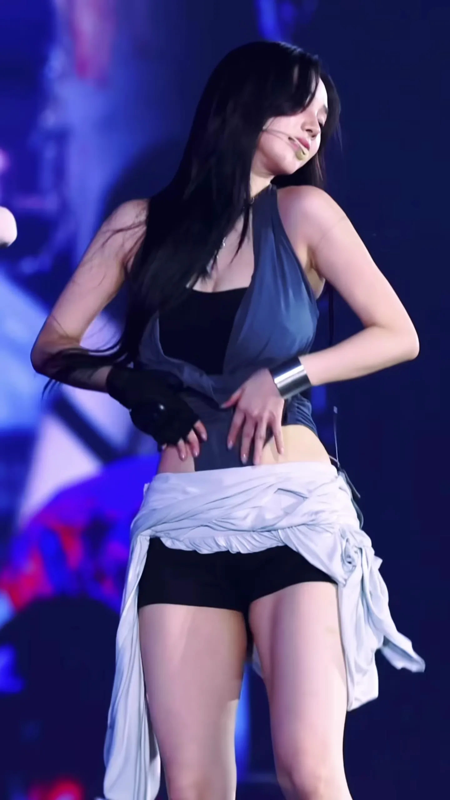 튕기는 카리나...mp4