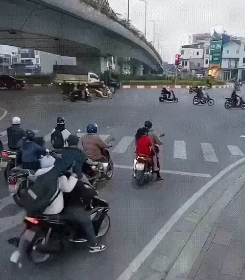 개콘 찍는 동남아 오토바이녀.MP4