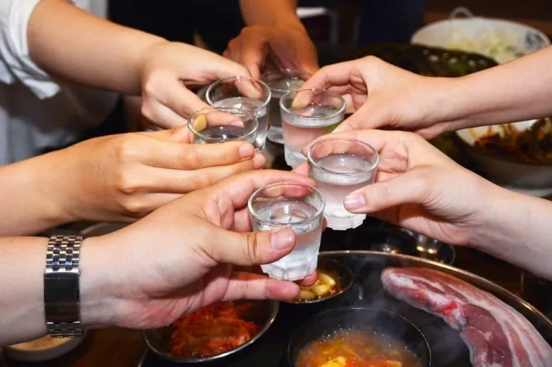 "회식은 좋은데 술은 싫어요"…Z세대 10명중 4명 술 안 마셔