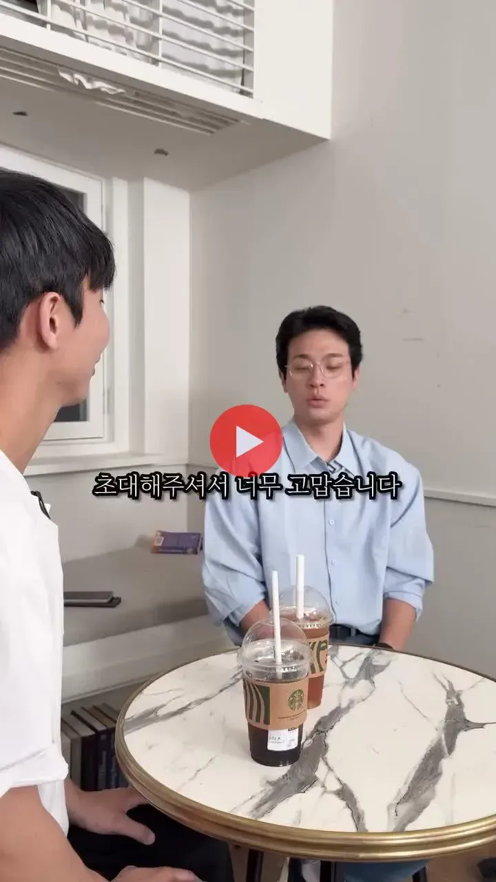 시각장애인 유튜버를 만나고 빡친 배우 박정민.gif