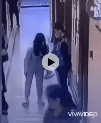 찐따 괴롭히는 일진녀 ㄷㄷ.gif