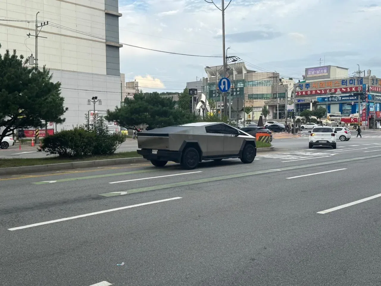 청주인데 사이버 트럭 실물 봤네요