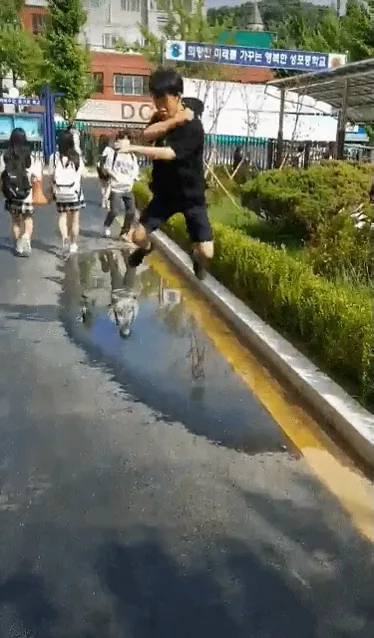 호우를 따라 하고 싶었던 K-중학생.gif