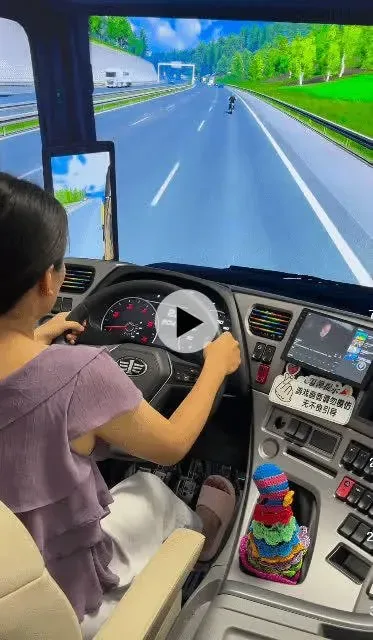 유로트럭으로 운전연습하는 와이프