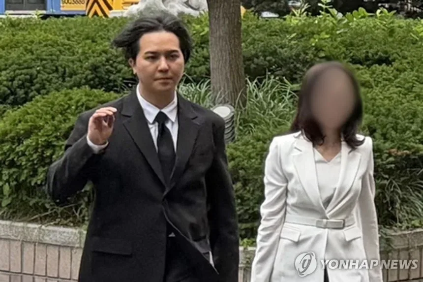 검찰, 송민호 '부실복무' 도운 공단 관리자에 징역 1년 구형