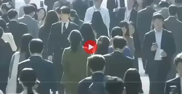 잘생긴 남자가 길거리 지나갈 때 받는 시선