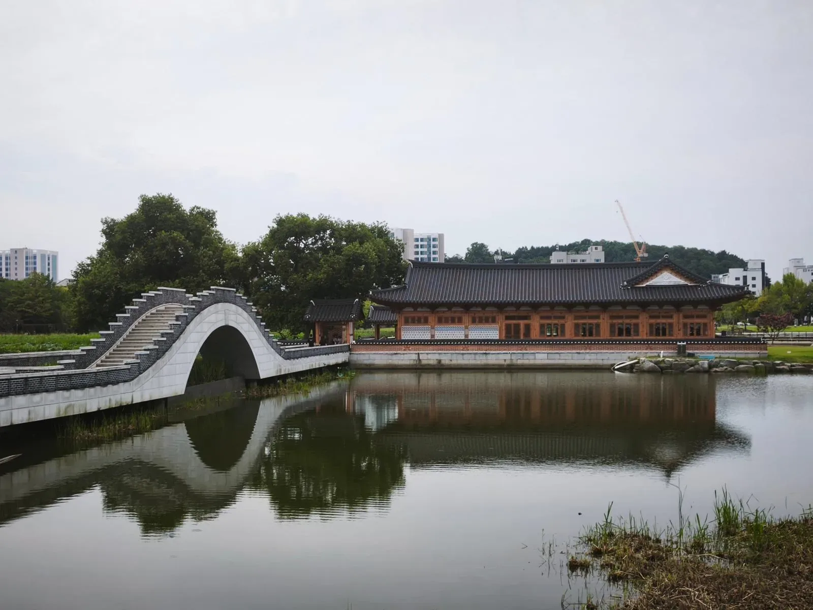전주 덕진호수 연화정 도서관