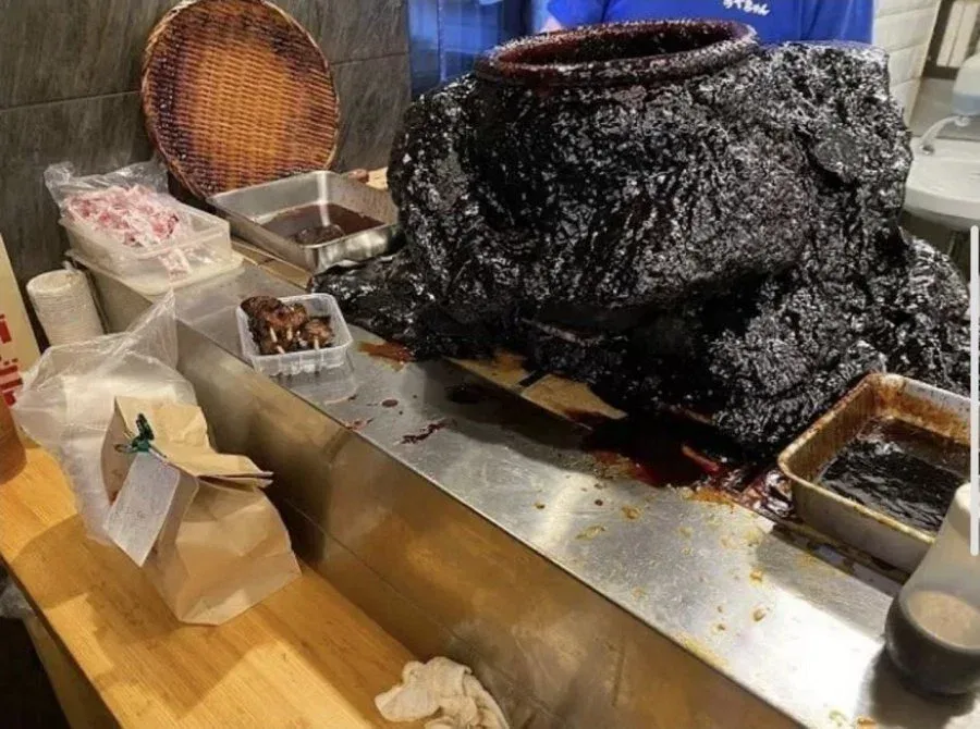 "60년간 안 씻어". 일본 도쿄 식당 비법 소스