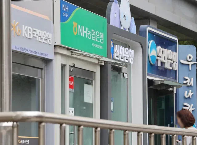 "삼성전자보다 더 번다고?"…4대 은행원 급여 '역대 최대'