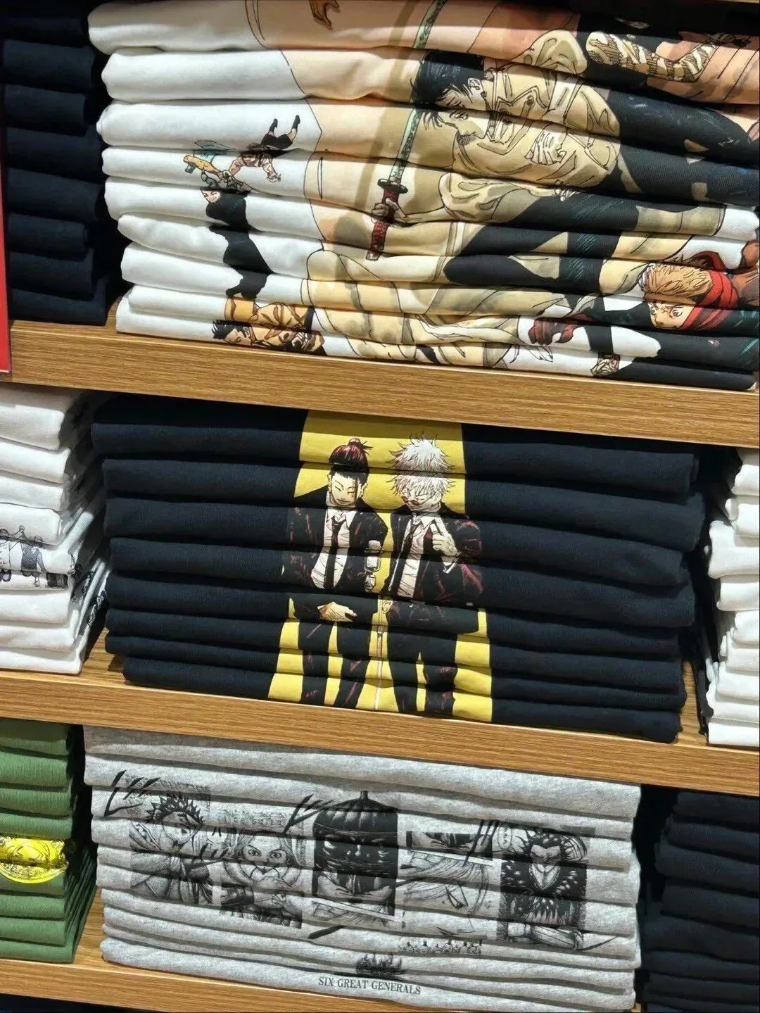 옷가게 직원이 옷 개기 만랩임.jpg