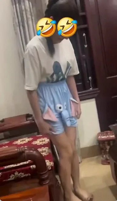 바지가 너무 마음에 든 누나