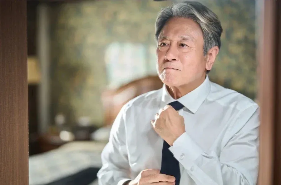 한국에서 리메이크 한 영화 인턴 최민식 스틸컷